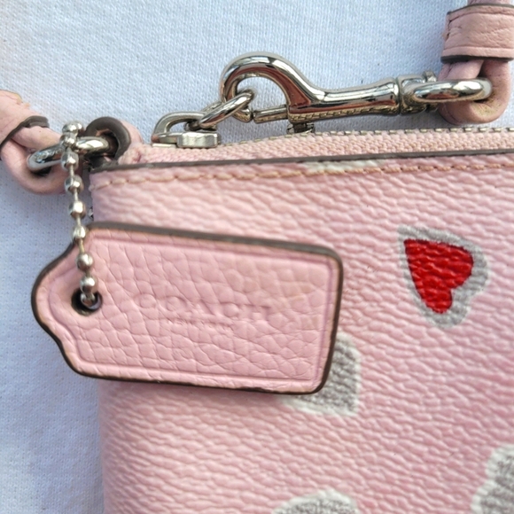Coach Wristlet 💕 - Picture 7 of 8
